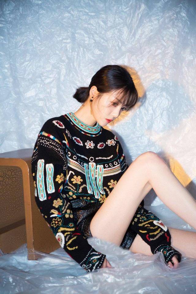 ��Ϫ�Ǵ���ɫ��ƬĨ�س�ȹ�����ߣ���·���³ſ�